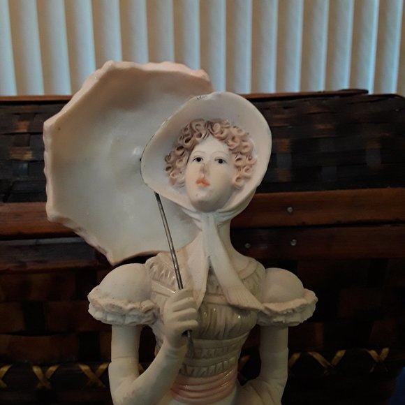 Pucci Victorian Woman with Parasol Figurine - Picture 2 of 9